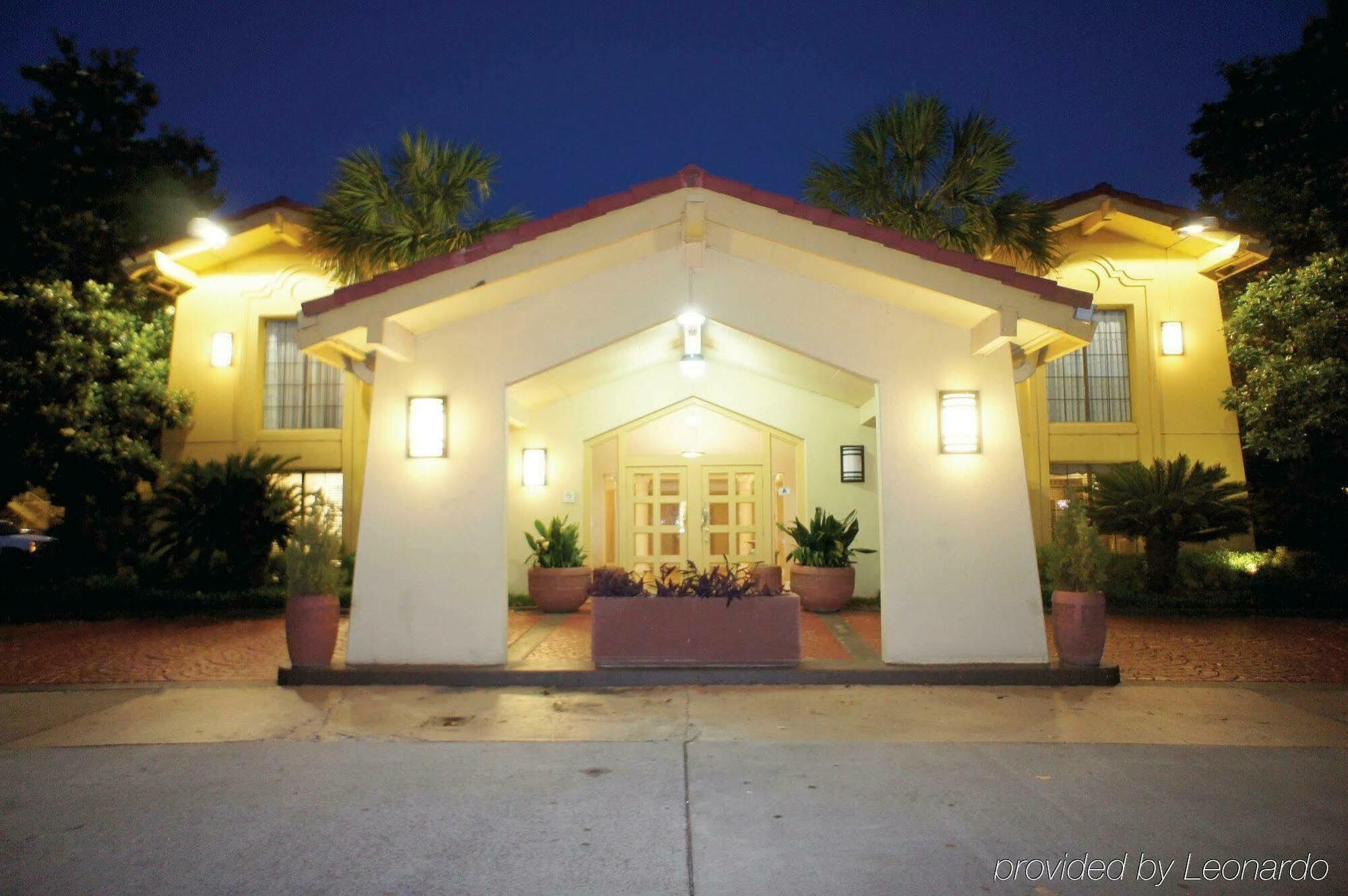 Quality Inn & Suites North Charleston - Ashley Phosphate Exterior photo